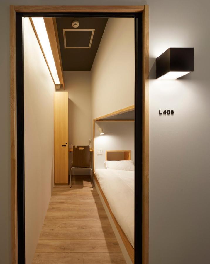 Superior Capsule Room for Male